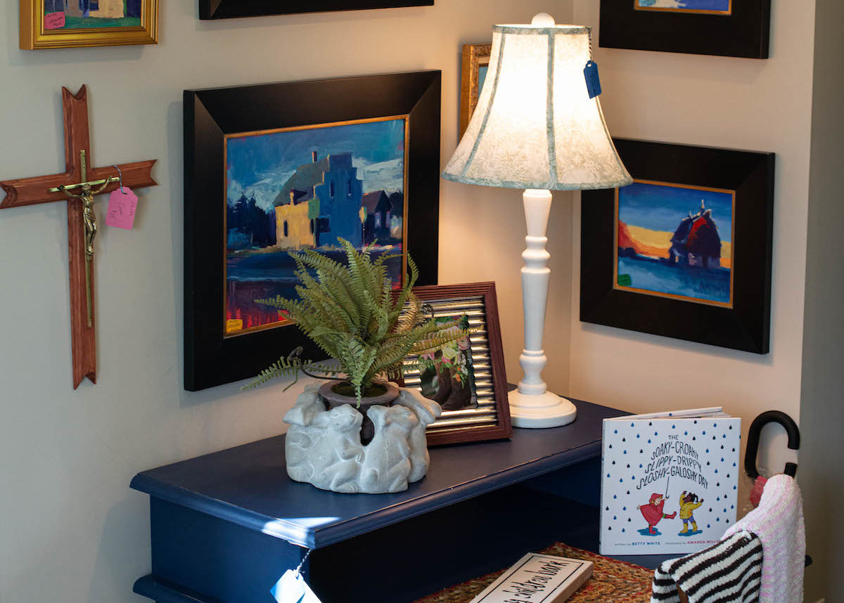 Reclaimed Vintage Décor Antiques and Fine Art